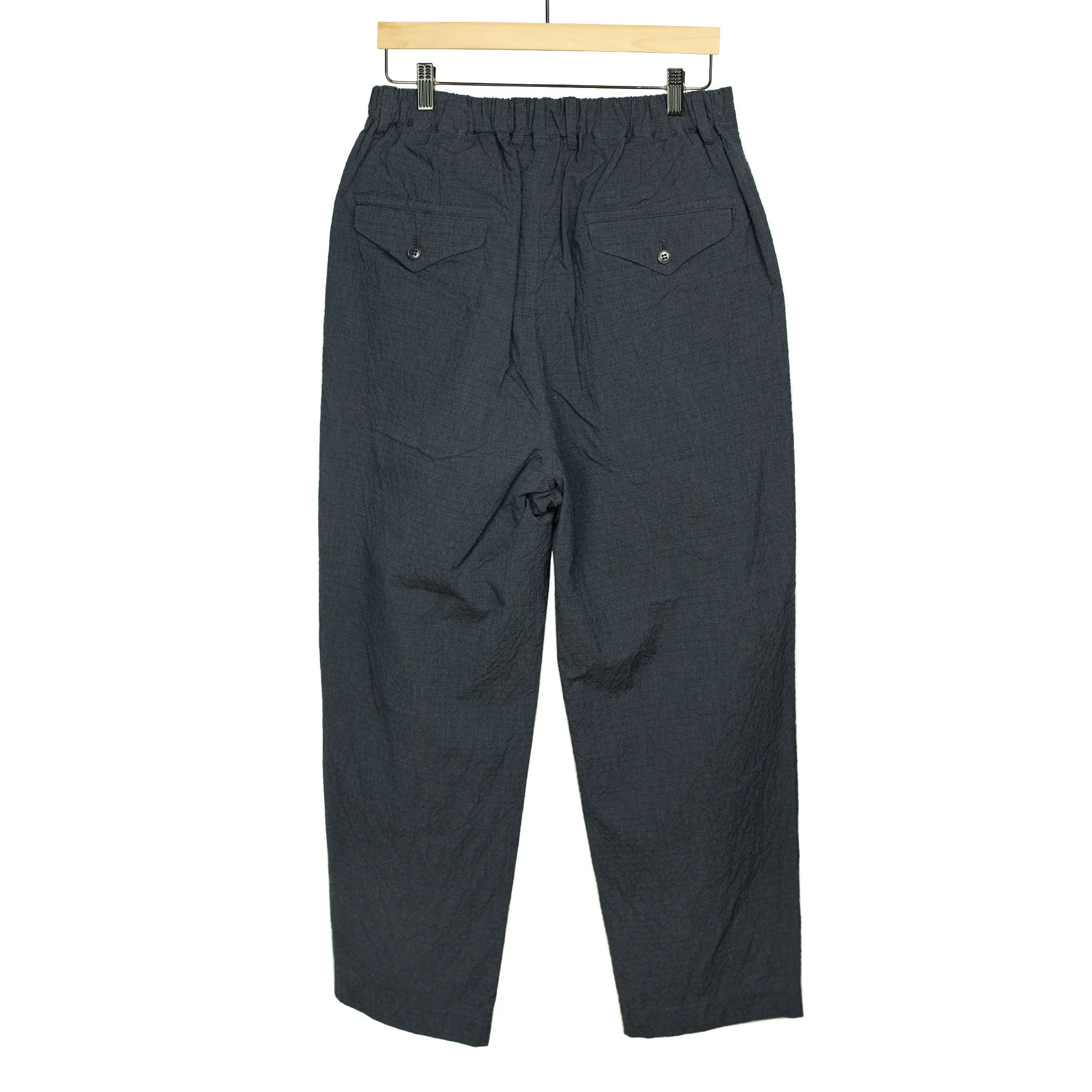 One-tuck easy pants in navy checked cotton seersucker
